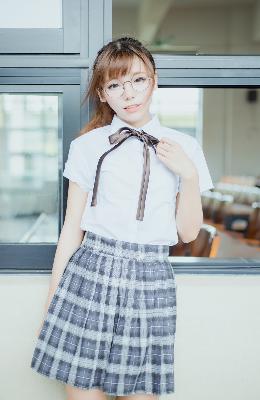 妻子在厨房被三个男人欺负的后果